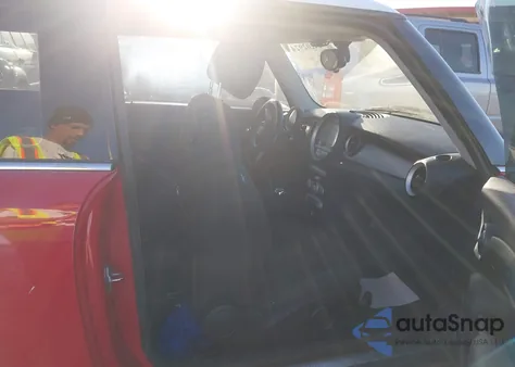 2010 Mini Cooper z USA, uszkodzony, nr VIN WMWMF3C52ATU79415